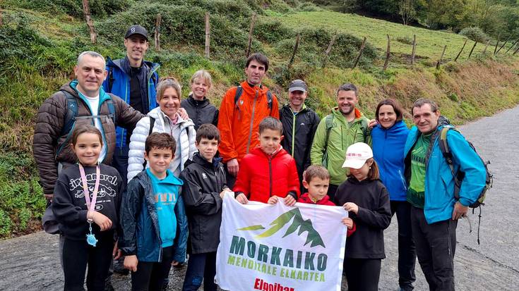 Aloñara beharrean Soraluzeko plazaraino egin dute lehen mendi irteera