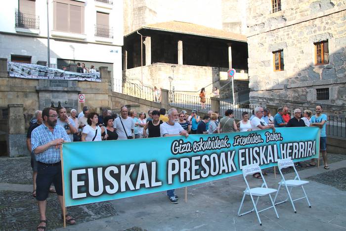 Euskal presoengatik plazan