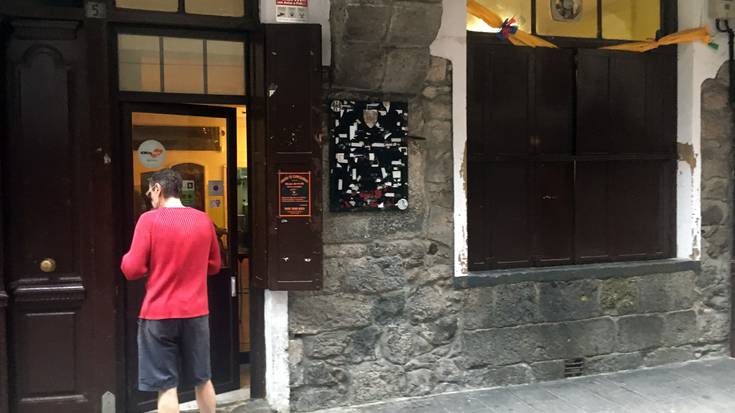 Mendata tabernan lapurtu dute, laugarrenez
