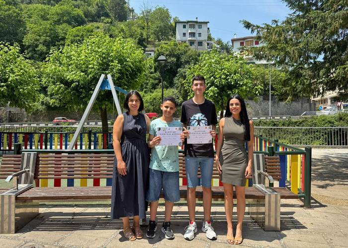 Elhuyar Zientzia Azokan saritu dituzte Othman Achahboun eta Andoni Pato ikasle elgoibartarrak