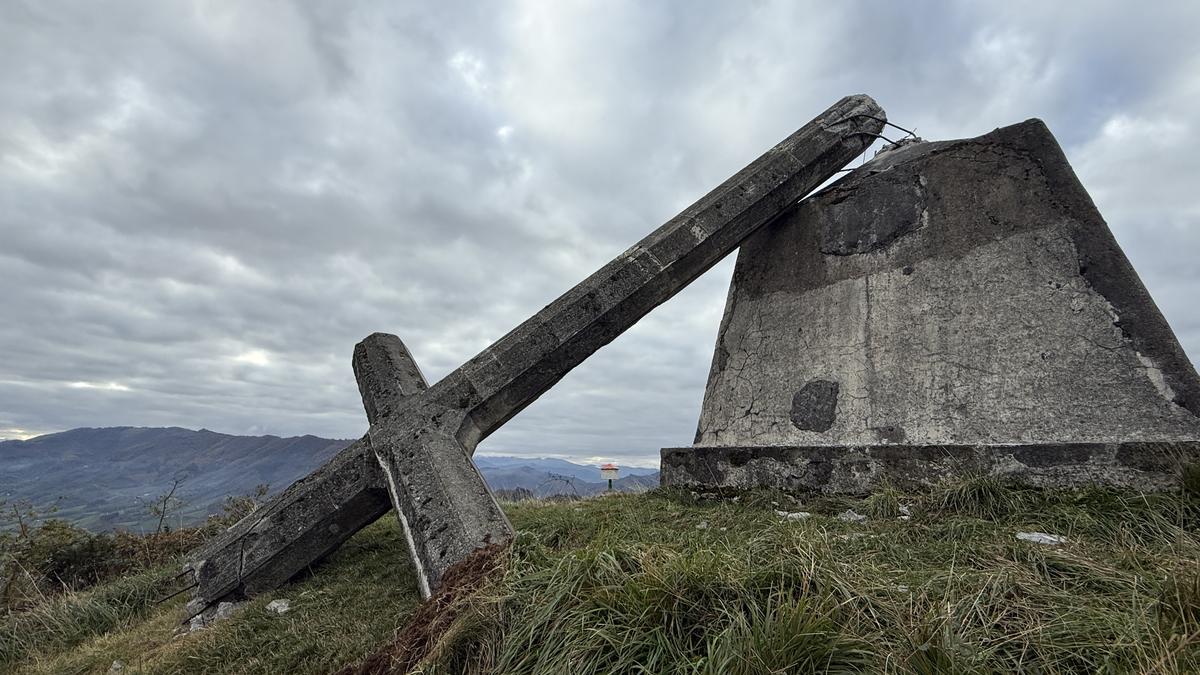 Morkaikuko gurutzeaz zuen iritzia negatiboa dela berretsi du EHBilduk