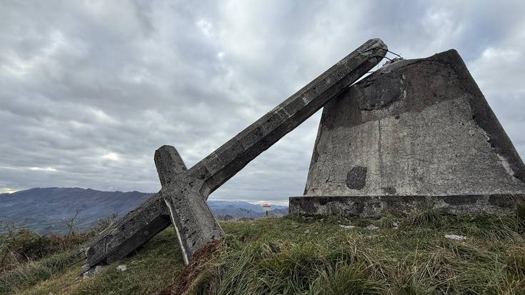 Morkaikuko gurutzeaz zuen iritzia negatiboa dela berretsi du EHBilduk