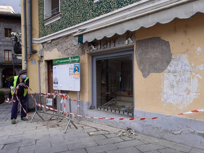 Solte dauden pusketak kenduko dituzte
