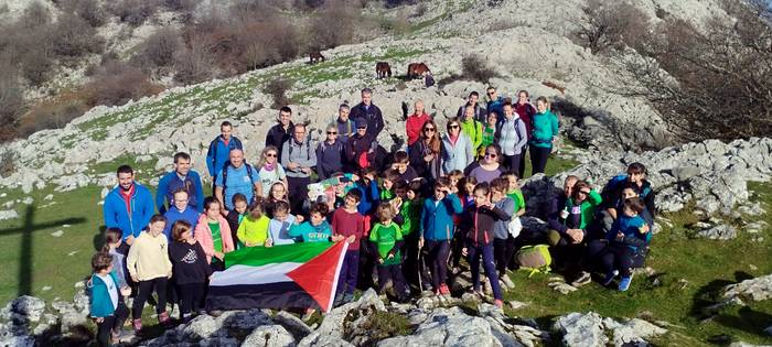 50 bat lagunek hartu dute parte Erlora eginiko mendi irteeran