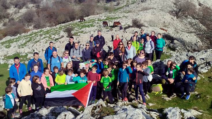 50 bat lagunek hartu dute parte Erlora eginiko mendi irteeran