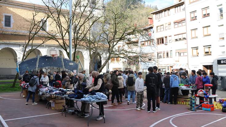 Bigarren eskuko azoka, irudietan