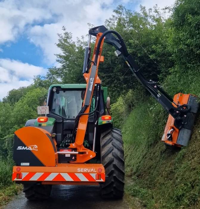 Debabarreneko baserri bideetan mantentze lanak egiteko desbrozadora berria erosi du Debemenek