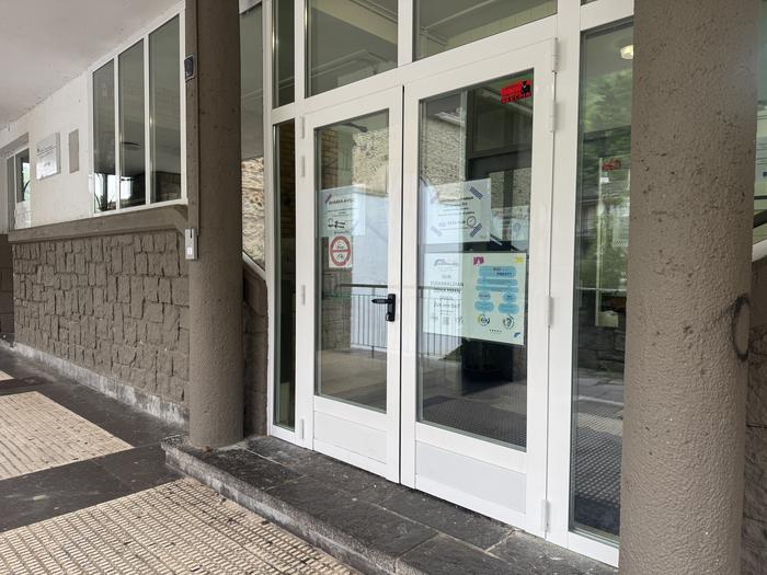 “Hezkuntza sailak arduragabekeriaz jokatzen jarraitzen du”
