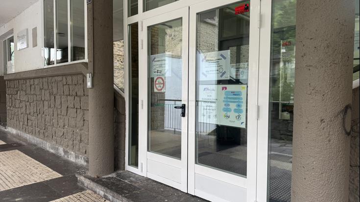 “Hezkuntza sailak arduragabekeriaz jokatzen jarraitzen du”
