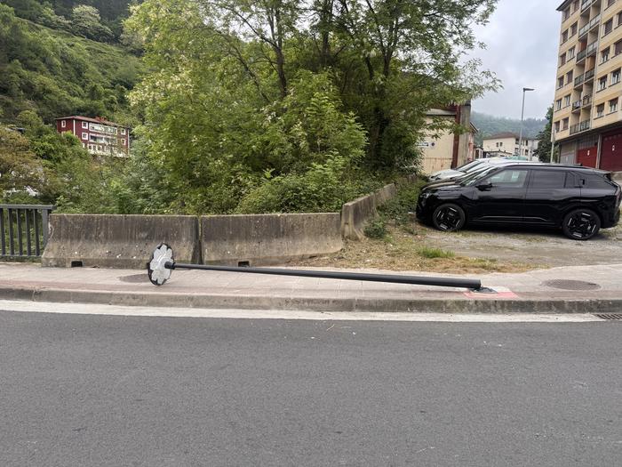 Oleako farola berria botata