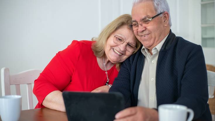 Adinekoei tableta erabiltzen ikasteko ikastaroa antolatu dute