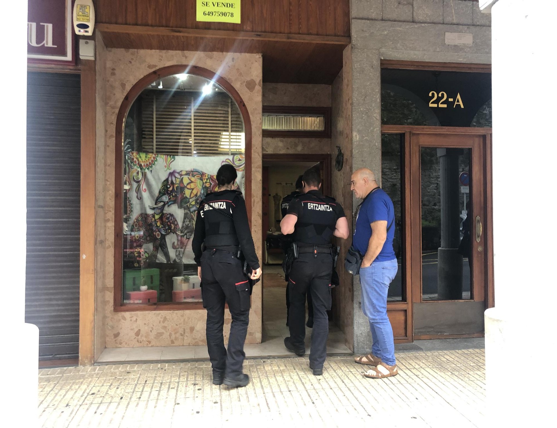 Beste ile-apaindegi batean sartu dira