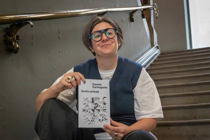 'Beste zerbait' nobela argitaratu du Danele Sarriugartek
