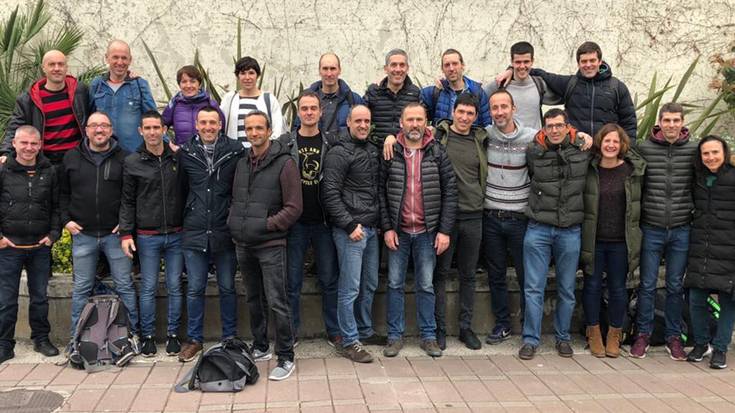 Entrenamendua eta sagardotegia uztartu zituzten Elgoibarko Master Igeri Taldeko kideek