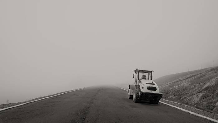 Abiadura handiko trenaren obren eragina argazkietan jaso du Jon Garatek