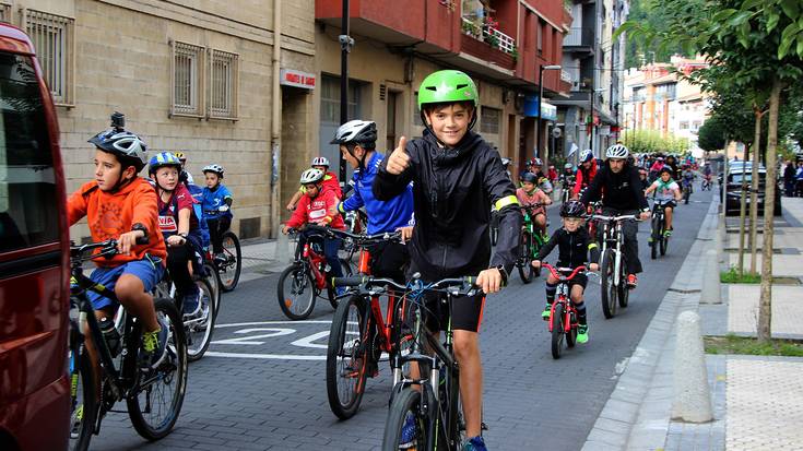 Bizikleta zaleen tropel handia batu zuen Elgoibar 2 Erroberatan ekimenak
