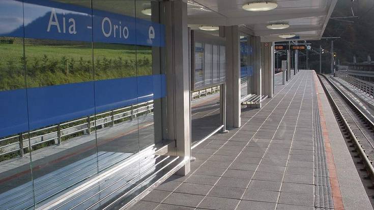 Ordezko garraio zerbitzua ipini dute, Zarautz eta Aia-Orio arteko tren zerbitzua eteteagatik
