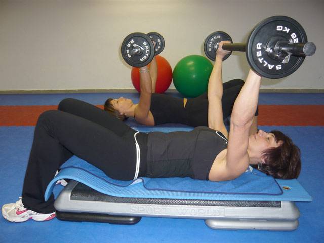 Muskulazio gela batean egin daitezken ariketa eraginkorrenak eta aerobika uztatzen ditu body pump-ak