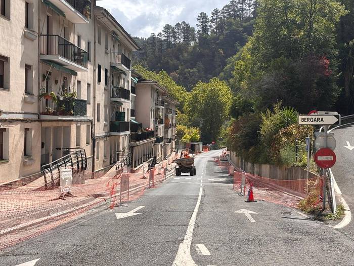 Urbanizazio lanak medio, bihar, eguena, irailak 17, Txurrukeneko herrirako sarrera itxita egongo da ibilgailuentzat