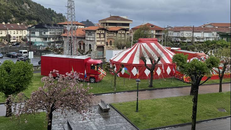 Francesco Zirkua hiru egunez izango da Deban