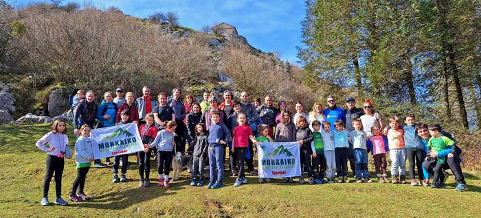 Aldapa pikoak eta eskailerak ez ziren oztopo izan Urregarairako bidean