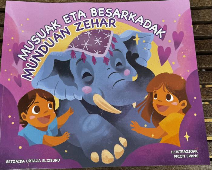 Ipuin kontaketa: 'Musuak eta besarkadak munduan zehar'