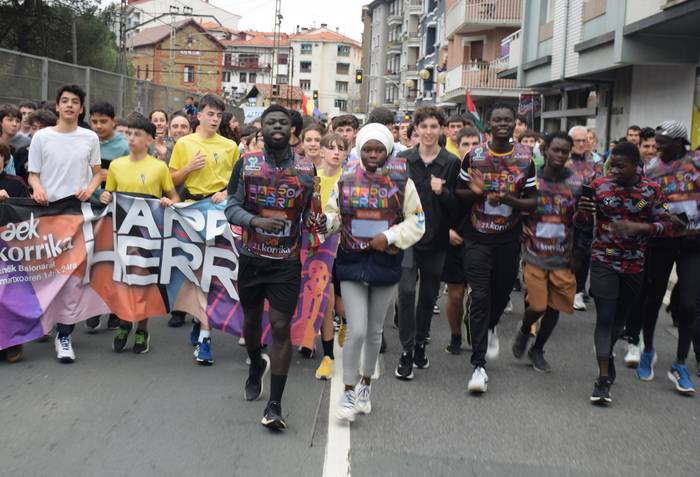 "Deba ez da inklusiboa izango Udalak ez baditu immigranteak erroldatzen"