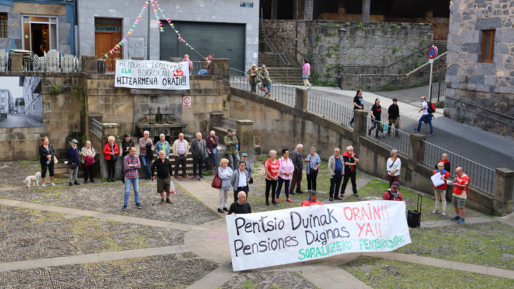 Zerbitzu eta prestazio publikoak hobetzea eskatzen dute Adinekoen Nazioarteko Egunaren harira