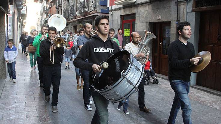 Musika kalera eramango dute musika eskolako instrumentu taldeek