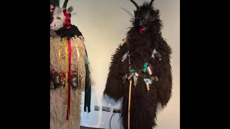 Ukrainako Gabonetako maskara eta panpinak jarri ditu ikusgai Yuliya Prokopenkok Tolosako Topic zentroan