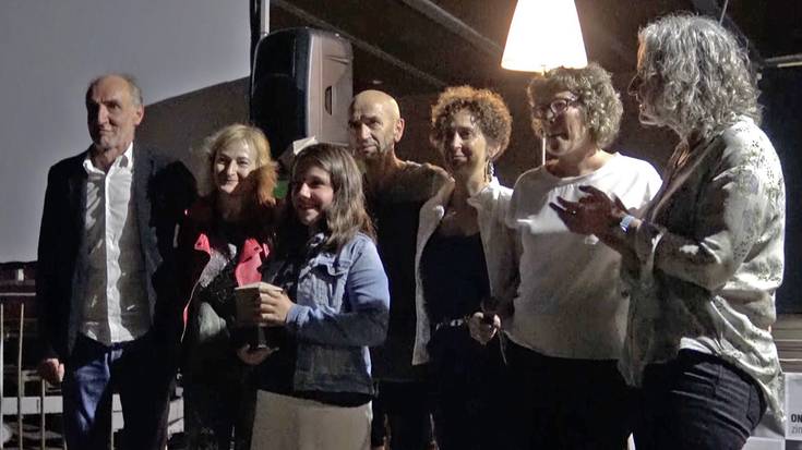 Iñaki Agirre omendu zuten zapatuko aire libreko zine emanaldian