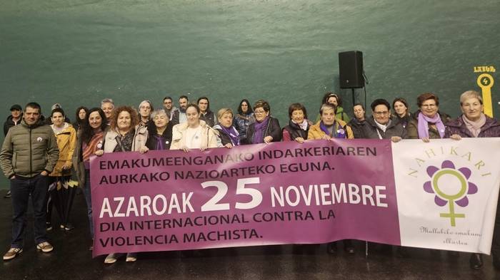 Mallabiko Udalak bat egiten du Emakumeen Aurkako Indarkeria Ezabatzeko Nazioarteko Egunarekin