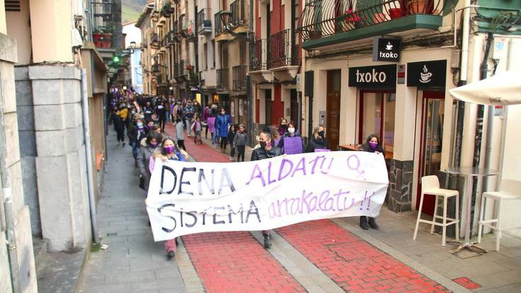 Antzerkia, zinema, manifestazioa eta beste, M8aren bueltan