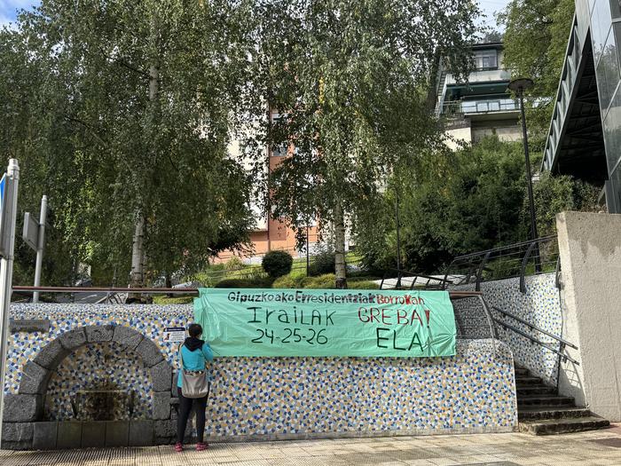 Gaurtik barikura greban dira Mesedeetako egoitzako langileak