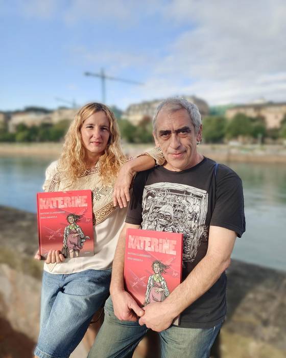 “Amamaren bake-irrintzi bat da liburua, eta gerrek beti patroi bera dutela erakusten du”