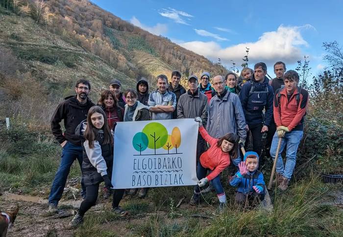 Elgoibarko Baso Biziak Elkarteak 2.935 zuhaitz landatu zituen 2024n