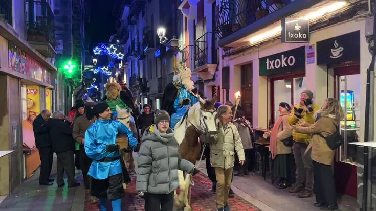 Eskuzabal etorri ziren erregeak