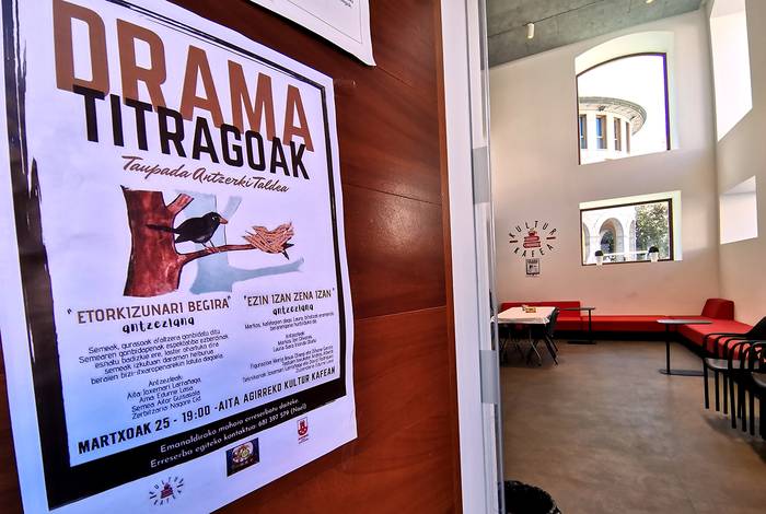 Taupadak eguenean emango du ‘Dramatitragoak’ ikuskizuna Aita Agirre Kultur Kafean