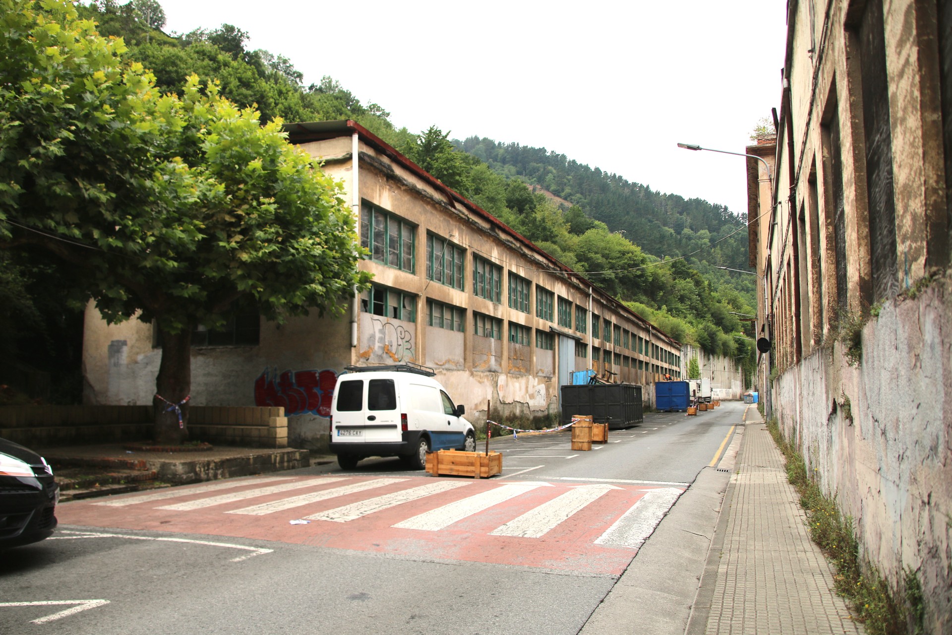Herrian aparkatu ezinda