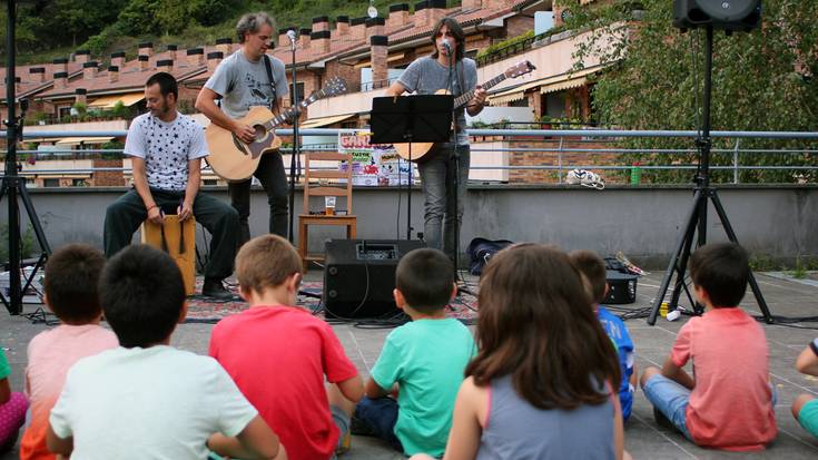 Rockak hartu zuen Mendaroko Garagartza auzoa zapatuan