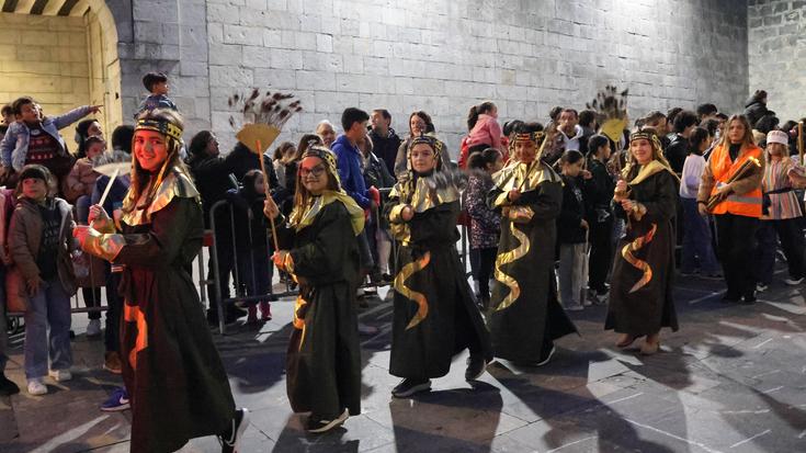 Errege Magoen desfilerako izen-ematea, eguenean eta barikuan