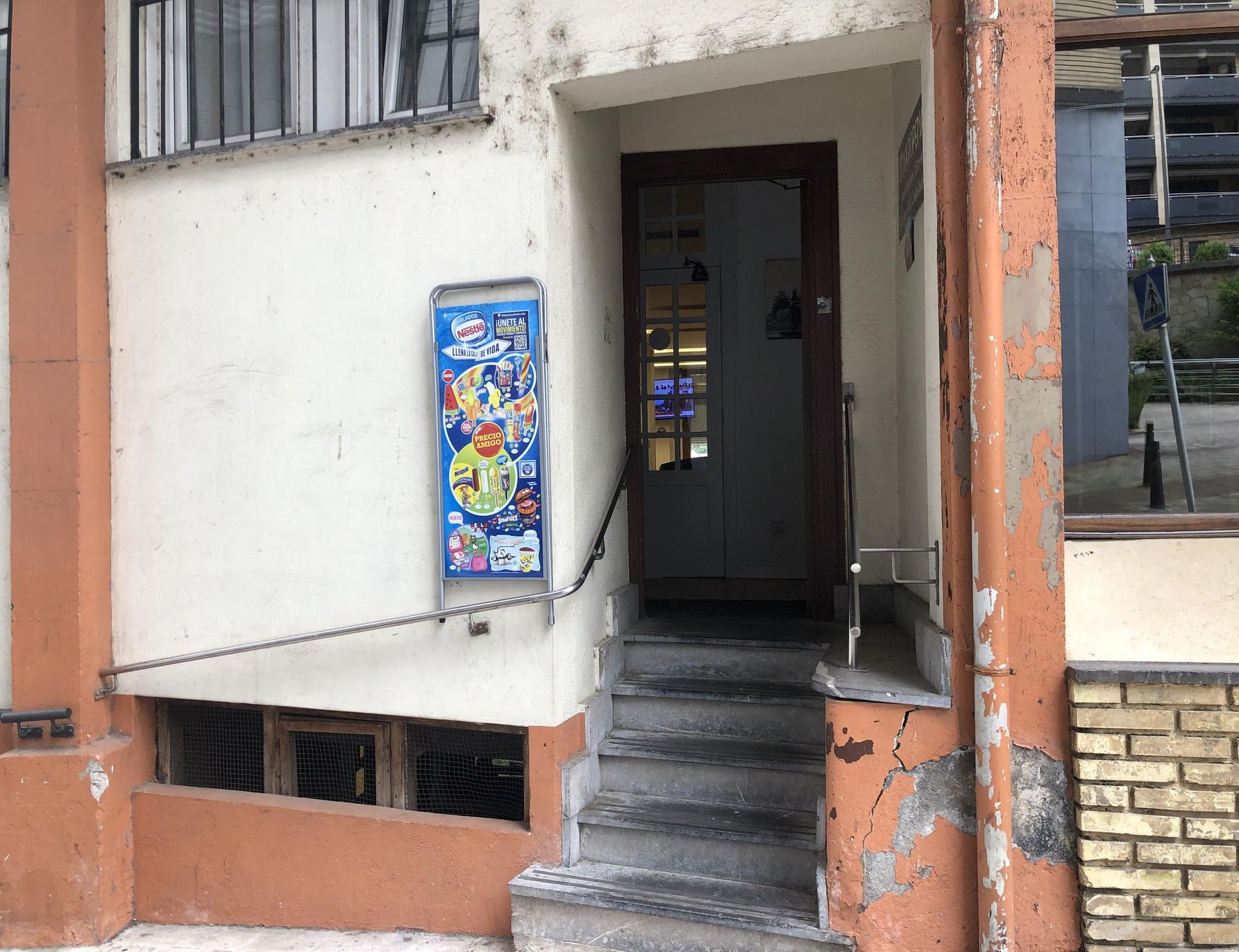 Bihar zabalduko dute Itxaropenako taberna