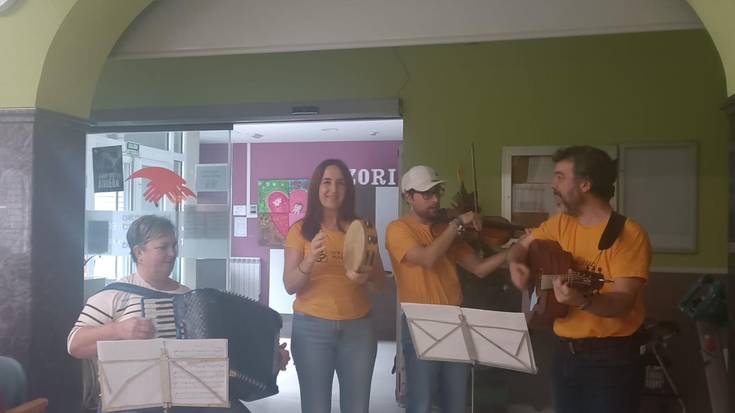 Nagusien Egoitzan Gabon Kantak