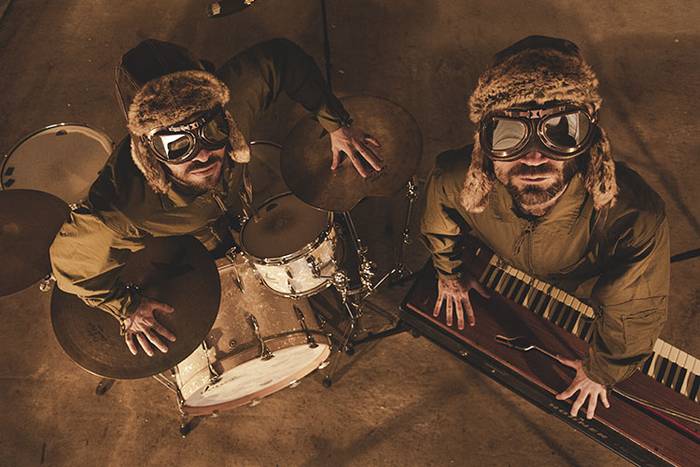 Kamikaze Helmets musika taldeak eta Oihana Arana bertsolariak emanaldia eskainiko dute domekan, urriaren 19an