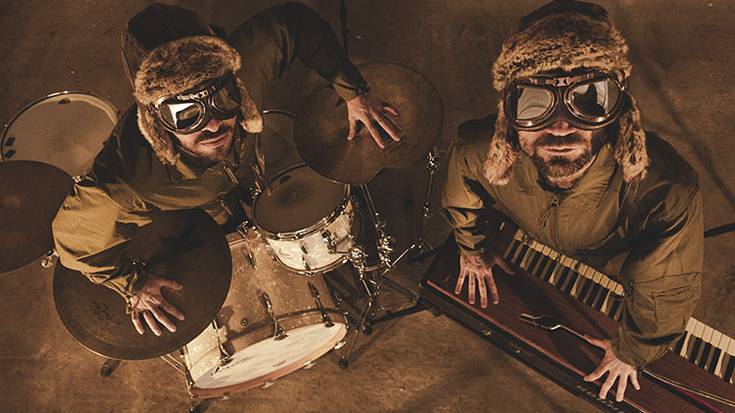 Kamikaze Helmets musika taldeak eta Oihana Arana bertsolariak emanaldia eskainiko dute domekan, urriaren 19an