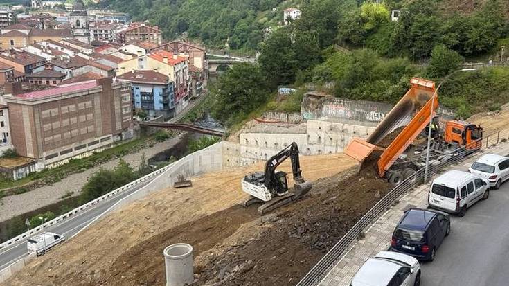 Urazandik ez du zurrumurru edo isiltasunik behar, erantzunak baizik