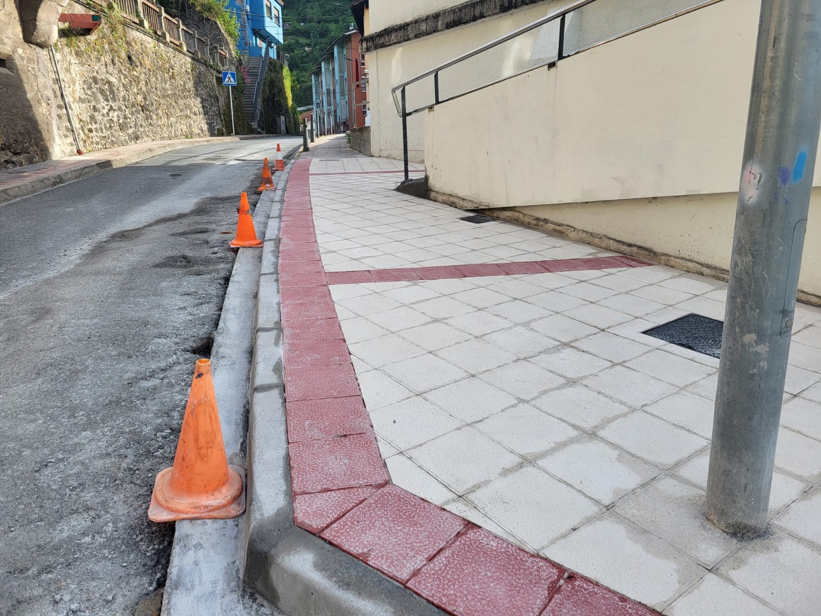 Herri barruko trafikoa eta autobus-zerbitzua normaltasunez bihartik (larunbata) aurrera