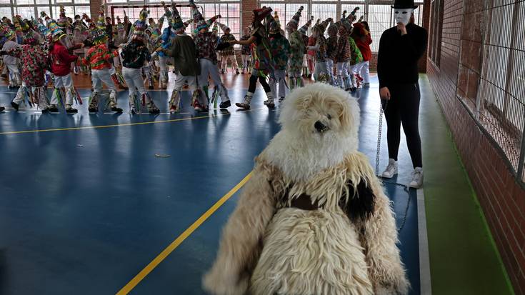 Euskal Inauteria ospatu dute Elgoibar Ikastolan