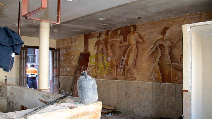 Bota dituzte etxeak (argazki galeria)