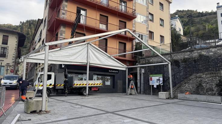 Animaliarik gabe, baina oparo dator Gaztañerre Azoka